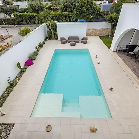 Luxury Beneventi With Pool Apartment Bari