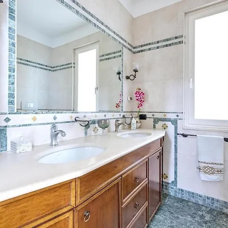 Luxury Beneventi With Pool Apartment Bari