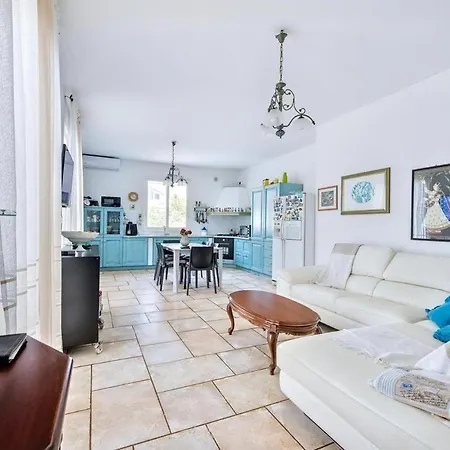 Luxury Beneventi With Pool Apartment