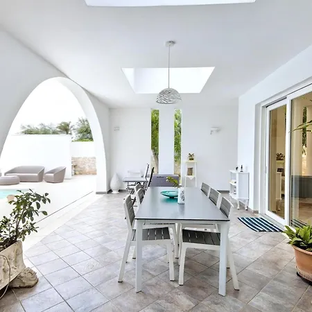 Luxury Beneventi With Pool Bari