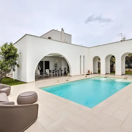 Luxury Beneventi With Pool Bari
